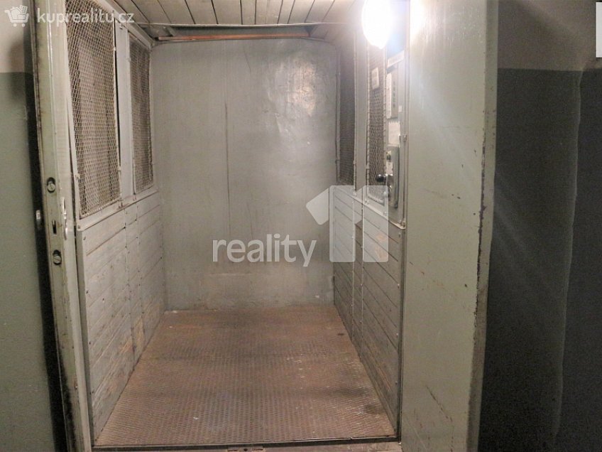 Pronájem  skladu 13 m^2 Sokolovská, Ostrava 