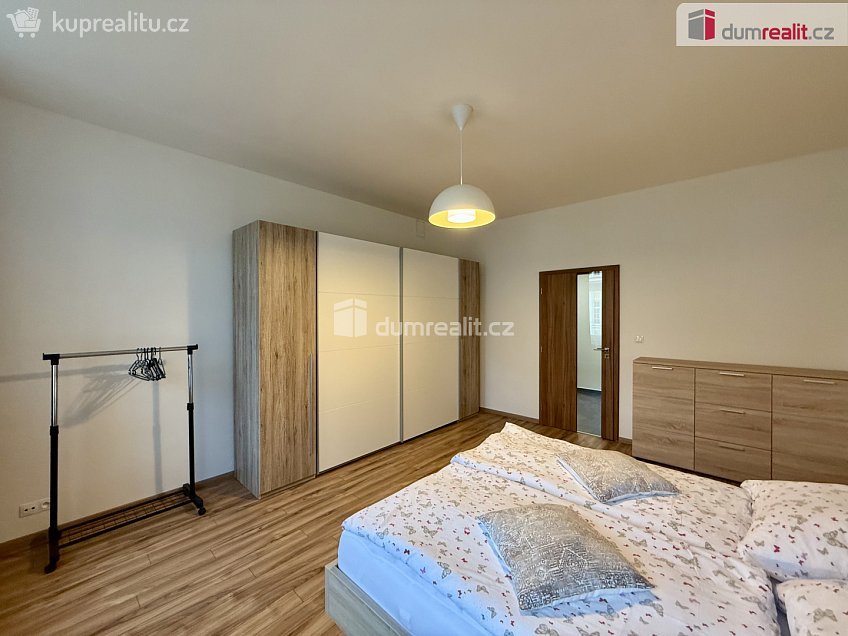 Pronájem bytu 2+1 73 m^2 Hlavní třída, Mariánské Lázně 