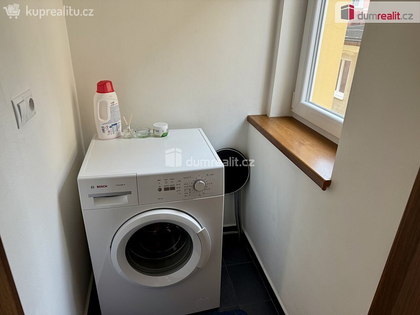 Pronájem bytu 2+1 73 m^2 Hlavní třída, Mariánské Lázně 