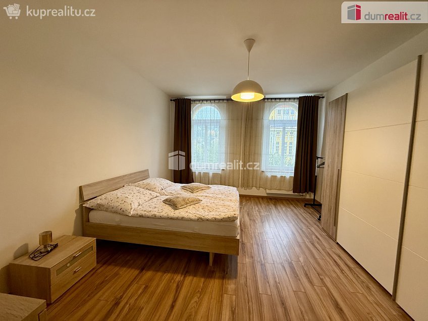 Pronájem bytu 2+1 73 m^2 Hlavní třída, Mariánské Lázně 