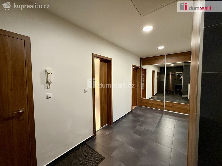 Pronájem bytu 2+1 73 m^2 Hlavní třída, Mariánské Lázně 