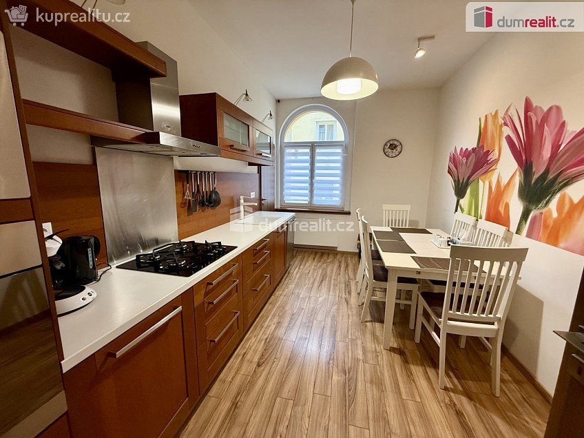 Pronájem bytu 2+1 73 m^2 Hlavní třída, Mariánské Lázně 