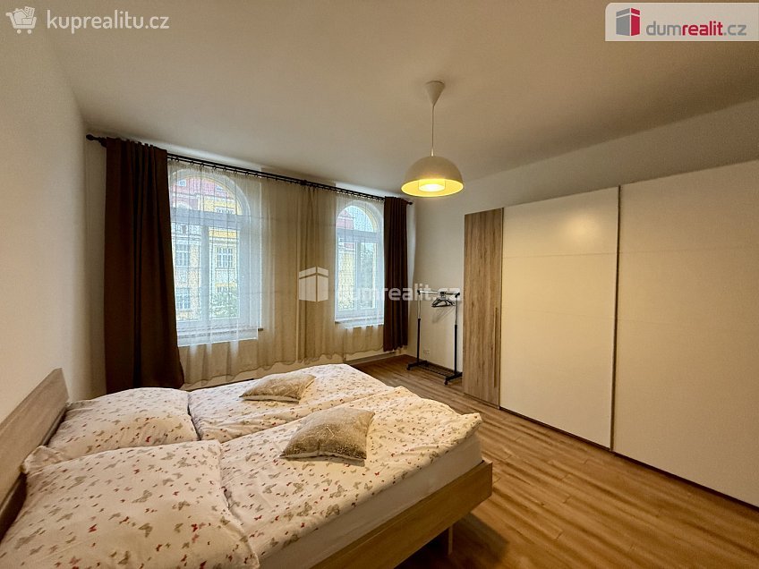 Pronájem bytu 2+1 73 m^2 Hlavní třída, Mariánské Lázně 