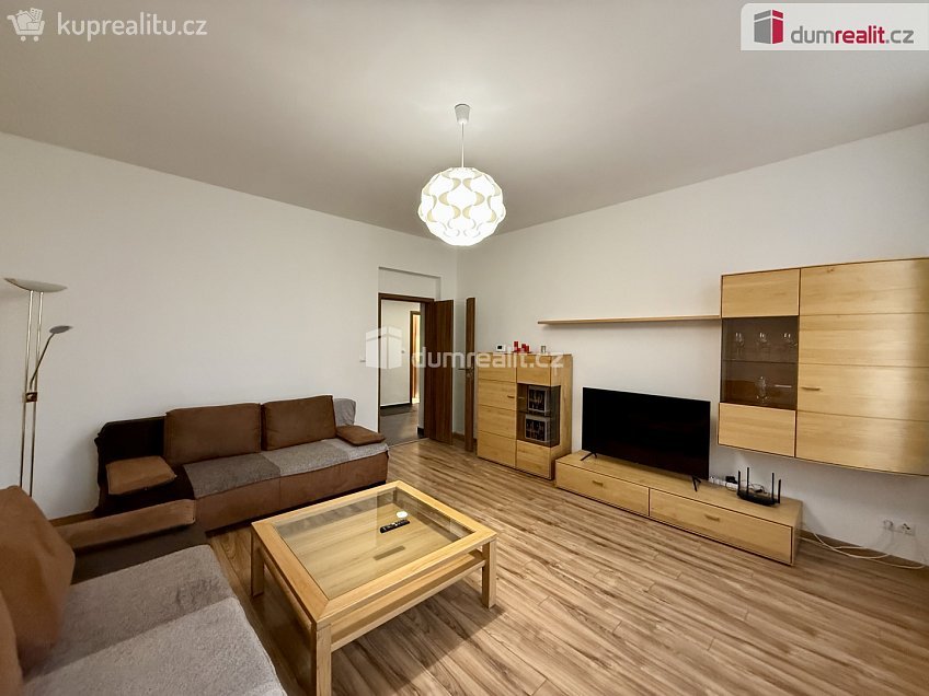 Pronájem bytu 2+1 73 m^2 Hlavní třída, Mariánské Lázně 