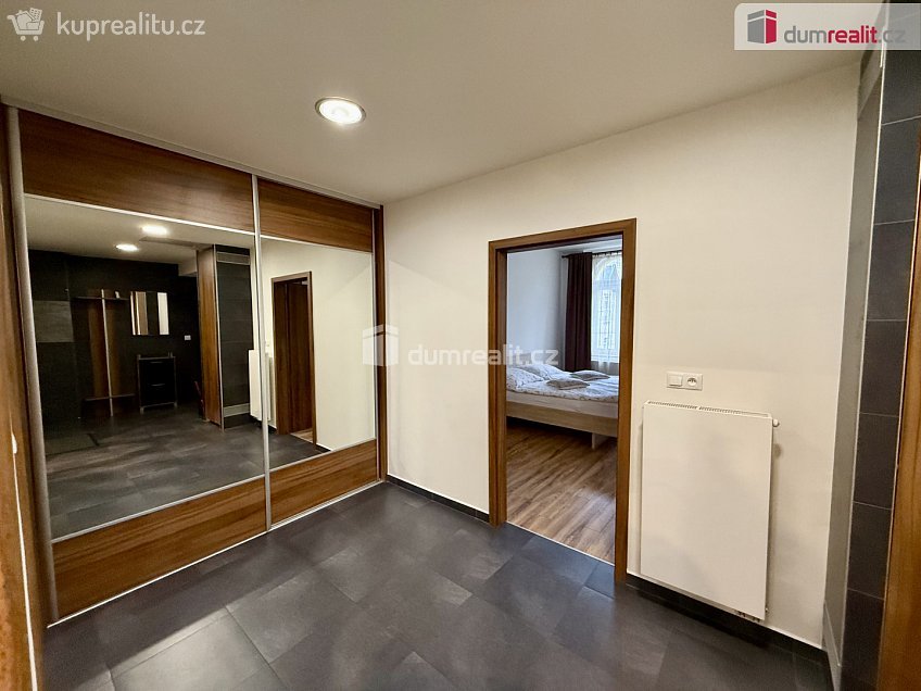 Pronájem bytu 2+1 73 m^2 Hlavní třída, Mariánské Lázně 