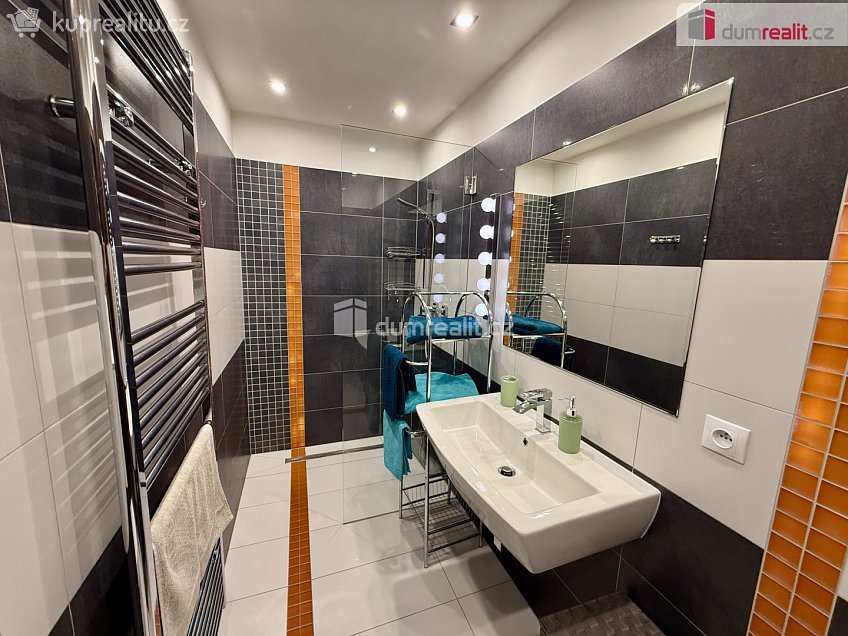 Pronájem bytu 2+1 73 m^2 Hlavní třída, Mariánské Lázně 