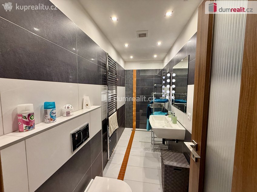 Pronájem bytu 2+1 73 m^2 Hlavní třída, Mariánské Lázně 