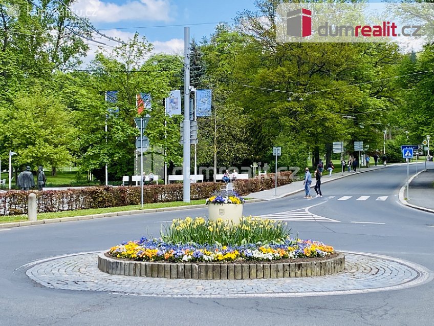 Pronájem bytu 2+1 73 m^2 Hlavní třída, Mariánské Lázně 