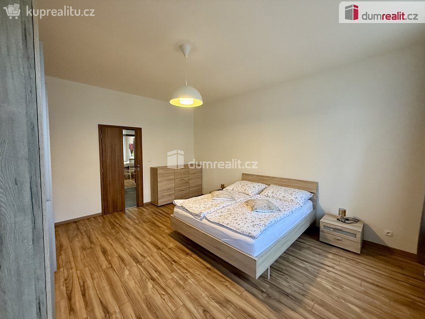 Pronájem bytu 2+1 73 m^2 Hlavní třída, Mariánské Lázně 