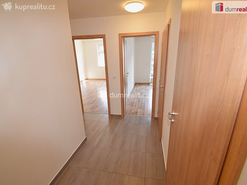 Pronájem bytu 4+kk 78 m^2 Oty Bubeníčka, Praha 22 