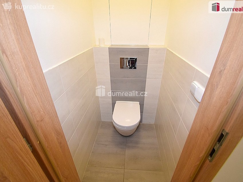 Pronájem bytu 4+kk 78 m^2 Oty Bubeníčka, Praha 22 