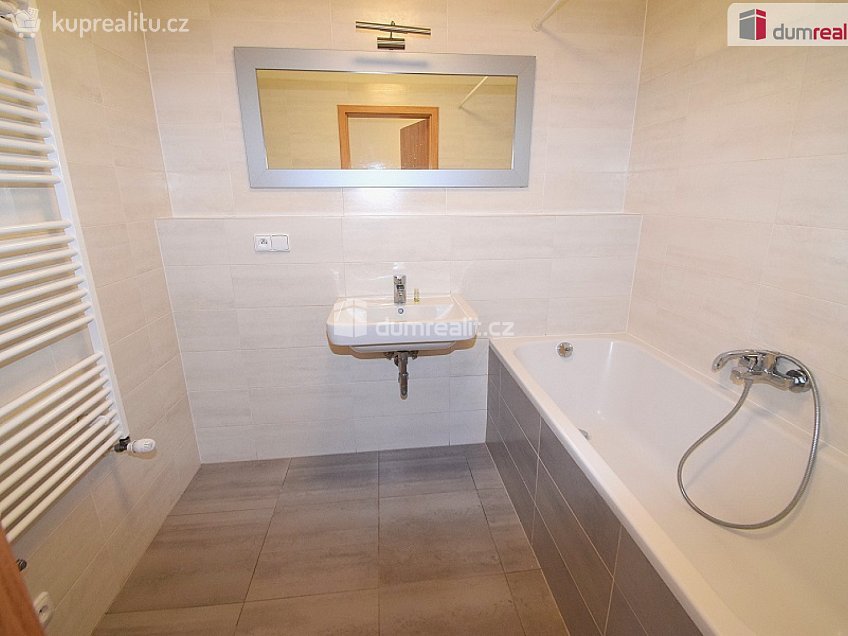 Pronájem bytu 4+kk 78 m^2 Oty Bubeníčka, Praha 22 