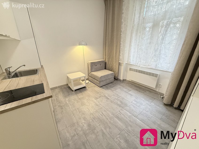 Pronájem bytu 1+kk 30 m^2 Na spojce, Praha 