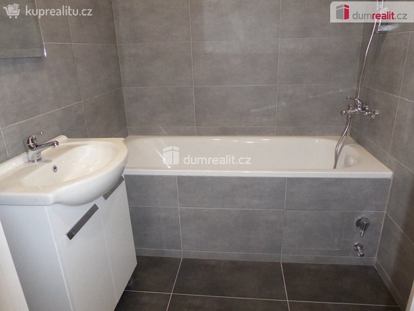 Prodej bytu 3+1 70 m^2 Na Jezírku, Liberec 