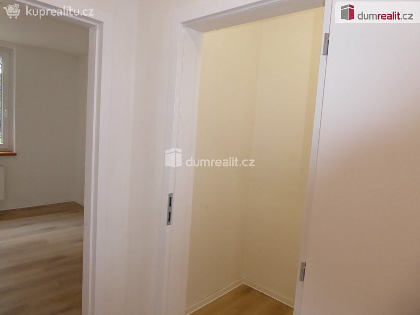 Prodej bytu 3+1 70 m^2 Na Jezírku, Liberec 