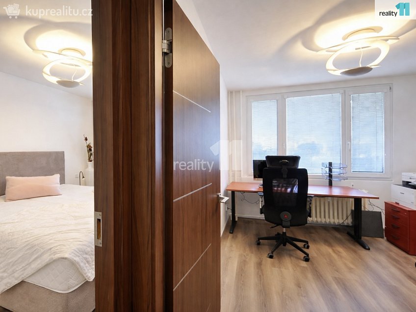 Pronájem bytu 3+kk 68 m^2 Hornoměcholupská, Praha 15 