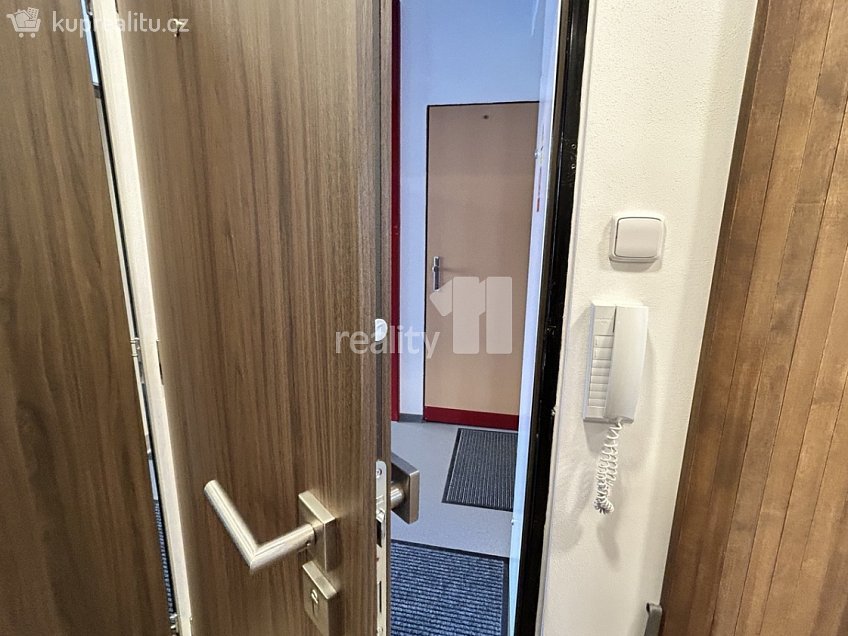 Pronájem bytu 3+kk 68 m^2 Hornoměcholupská, Praha 15 