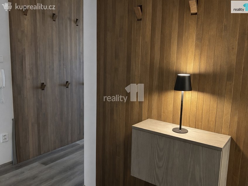 Pronájem bytu 3+kk 68 m^2 Hornoměcholupská, Praha 15 