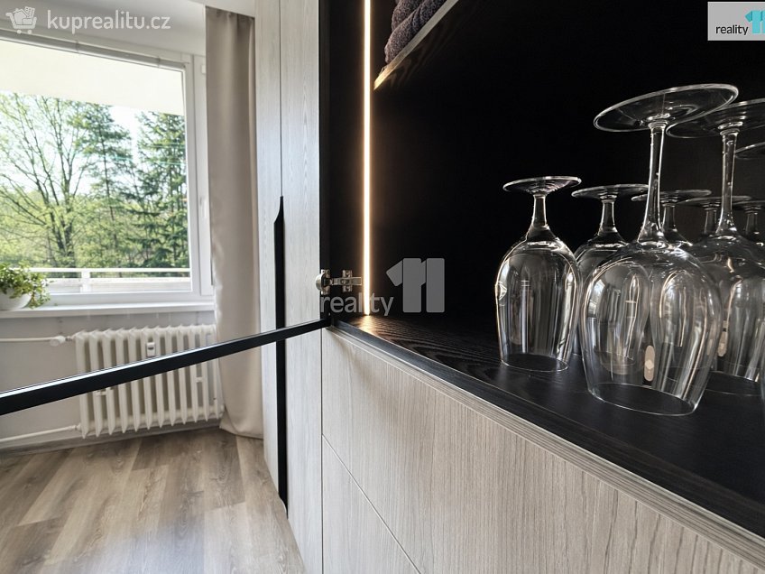 Pronájem bytu 3+kk 68 m^2 Hornoměcholupská, Praha 15 