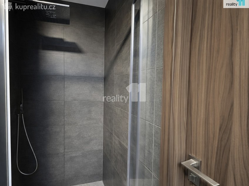 Pronájem bytu 3+kk 68 m^2 Hornoměcholupská, Praha 15 