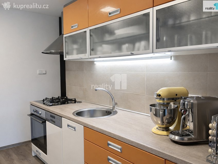 Pronájem bytu 3+kk 68 m^2 Hornoměcholupská, Praha 15 