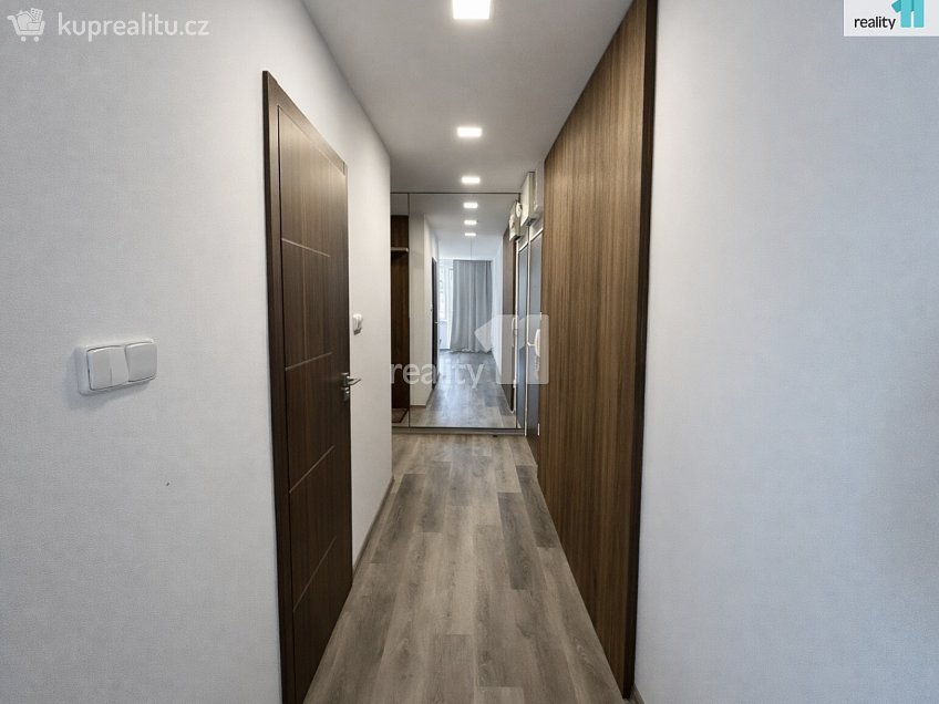 Pronájem bytu 3+kk 68 m^2 Hornoměcholupská, Praha 15 