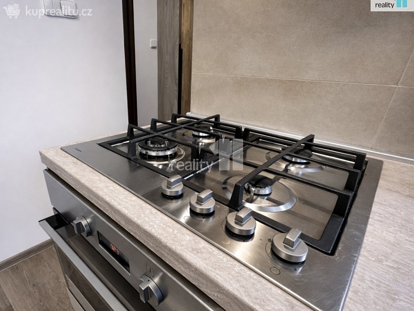 Pronájem bytu 3+kk 68 m^2 Hornoměcholupská, Praha 15 