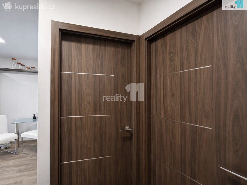 Pronájem bytu 3+kk 68 m^2 Hornoměcholupská, Praha 15 