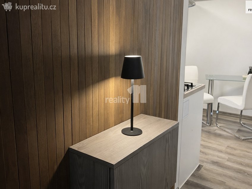 Pronájem bytu 3+kk 68 m^2 Hornoměcholupská, Praha 15 