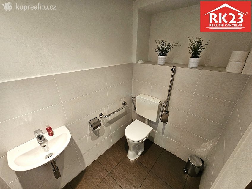 Pronájem  obchodních prostor 40 m^2 Ruská 608, Mariánské Lázně 