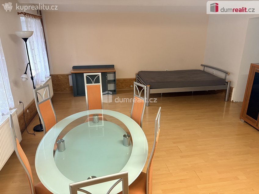 Pronájem bytu 1+kk 35 m^2 Nerudova, Břeclav 