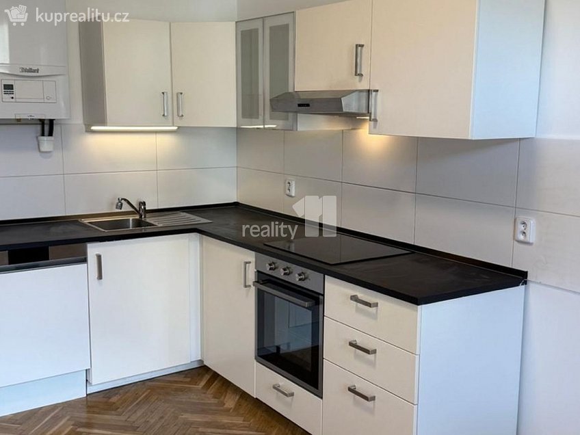 Pronájem bytu 3+kk 55 m^2 Svatoplukova, Praha 2 