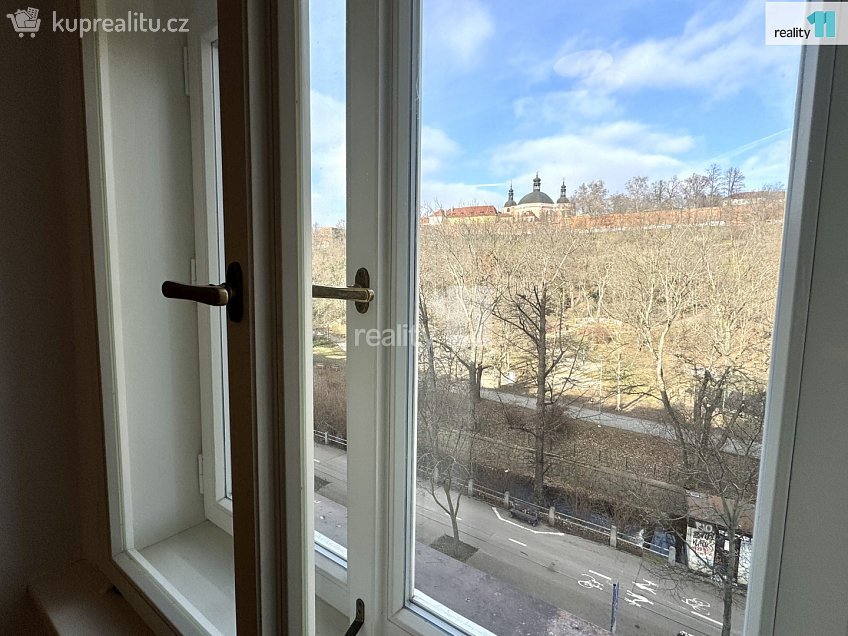 Pronájem bytu 3+kk 55 m^2 Svatoplukova, Praha 2 