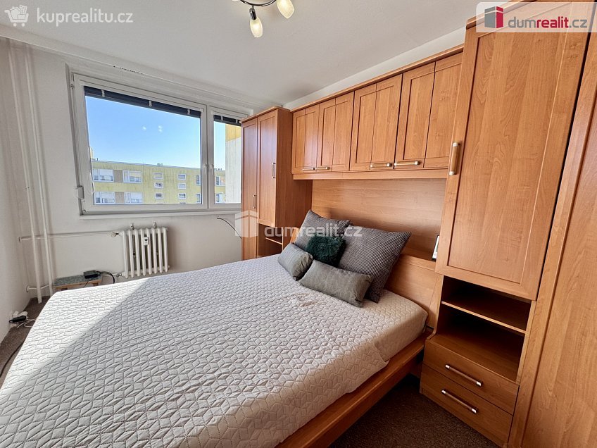 Pronájem bytu 3+1 70 m^2 Chotovická, Praha 8 