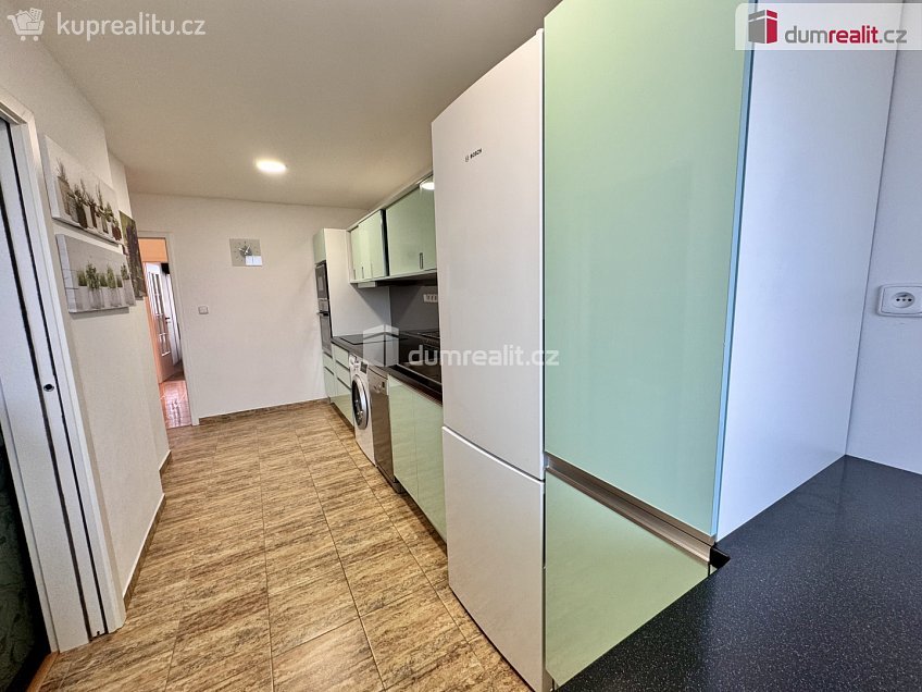 Pronájem bytu 3+1 70 m^2 Chotovická, Praha 8 