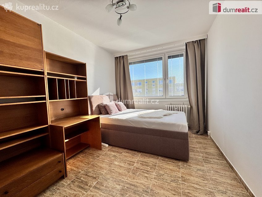 Pronájem bytu 3+1 70 m^2 Chotovická, Praha 8 