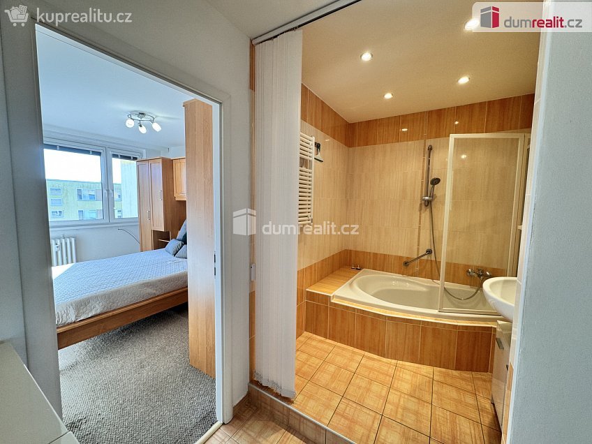 Pronájem bytu 3+1 70 m^2 Chotovická, Praha 8 