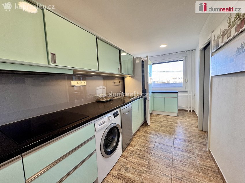 Pronájem bytu 3+1 70 m^2 Chotovická, Praha 8 