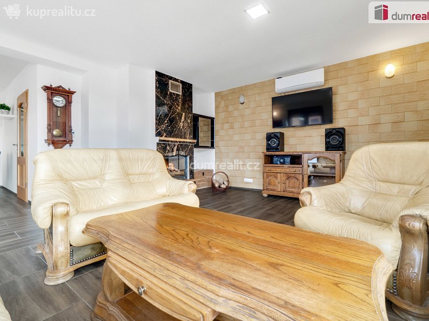 Prodej  rodinného domu 215 m^2 Úvaly, Úvaly 