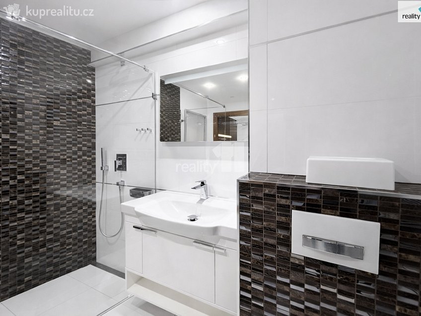 Prodej bytu 3+kk 73 m^2 Na Sídlišti III, Průhonice 