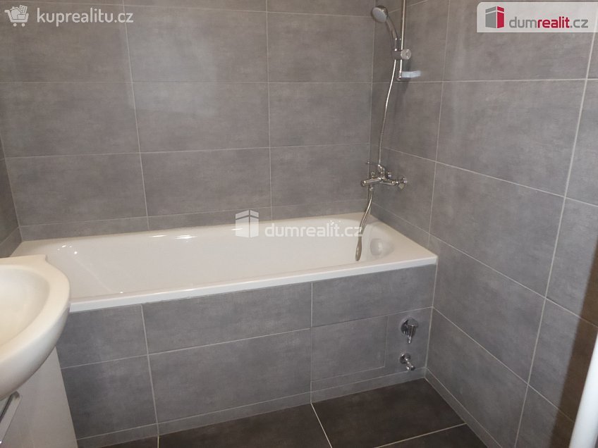 Prodej bytu 3+1 70 m^2 Na Jezírku, Liberec 