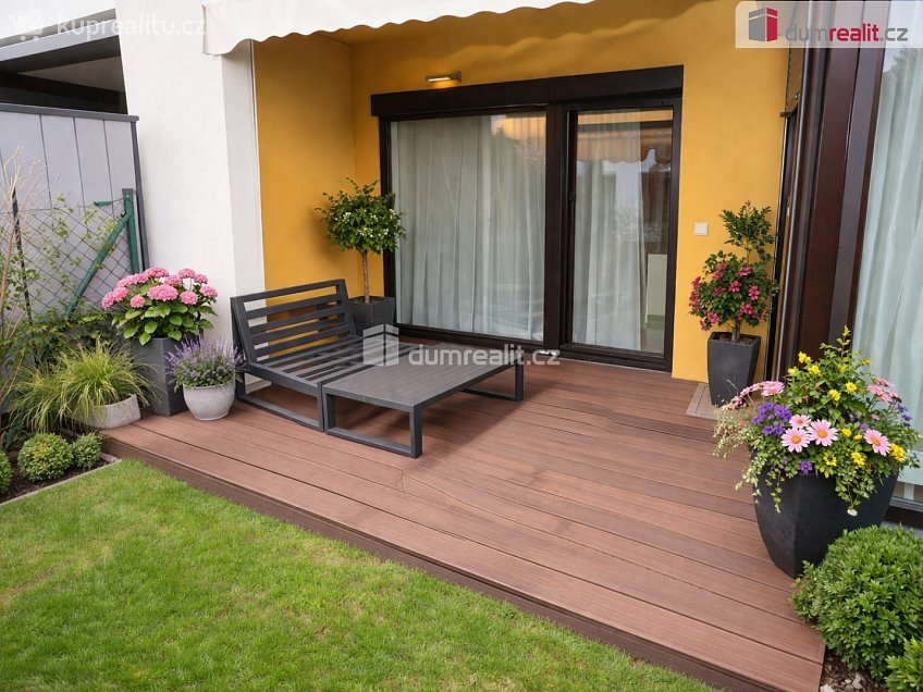 Pronájem bytu 3+kk 72 m^2 Štolcova, Praha 12 