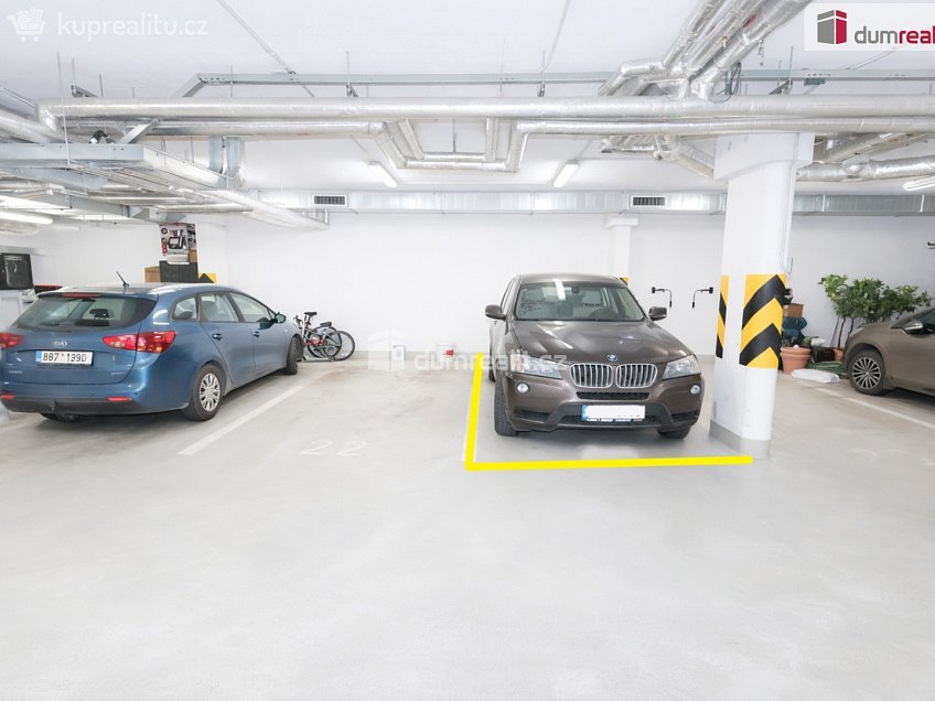 Pronájem bytu 3+kk 72 m^2 Štolcova, Praha 12 