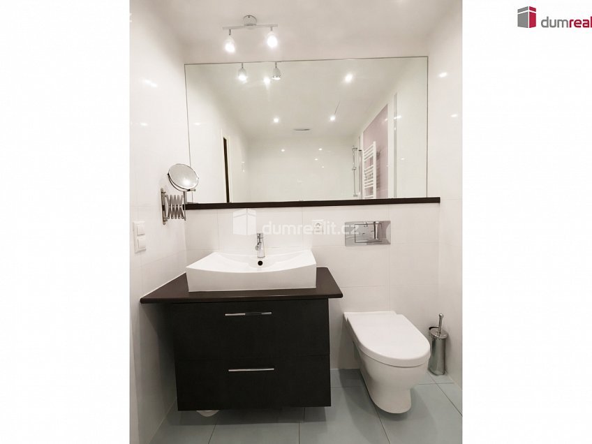 Pronájem bytu 3+kk 72 m^2 Štolcova, Praha 12 