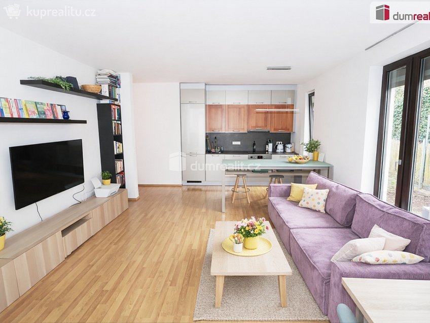 Pronájem bytu 3+kk 72 m^2 Štolcova, Praha 12 