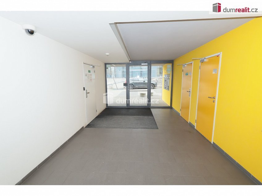 Pronájem bytu 3+kk 72 m^2 Štolcova, Praha 12 