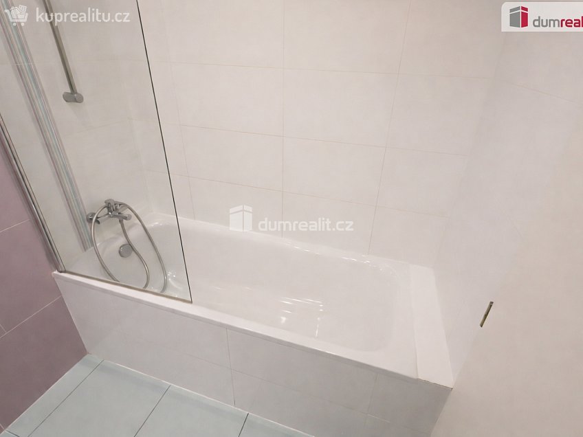 Pronájem bytu 3+kk 72 m^2 Štolcova, Praha 12 