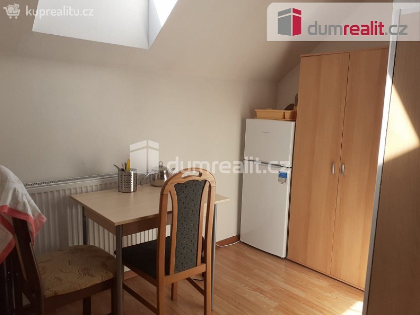 Pronájem bytu - pokoj 18 m^2 Zenklova, Praha 8 