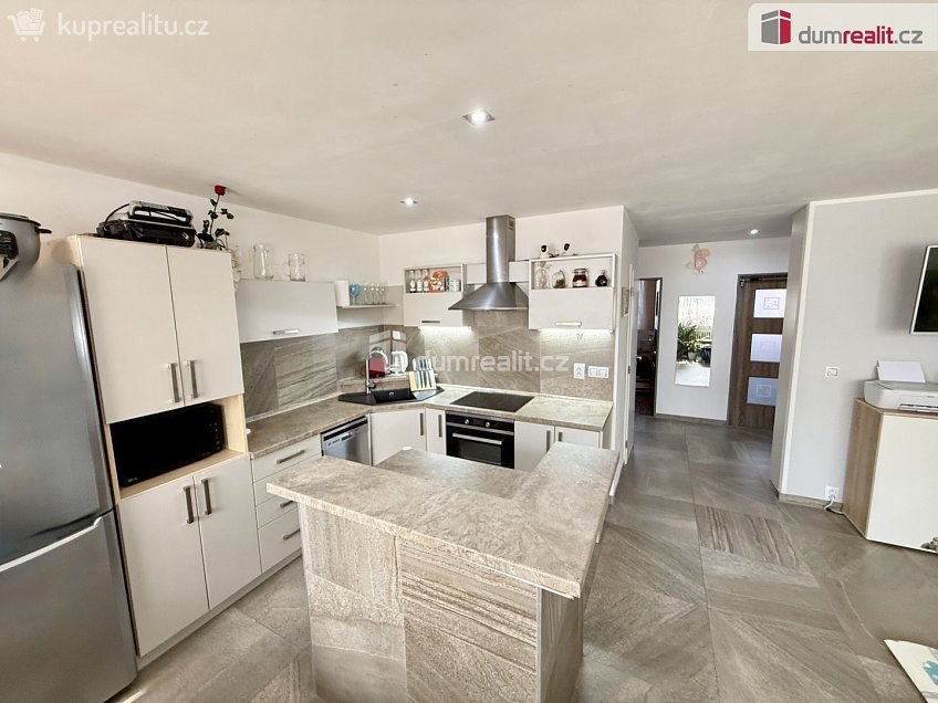 Prodej bytu 3+kk 72 m^2 Obchodní, Štětí 