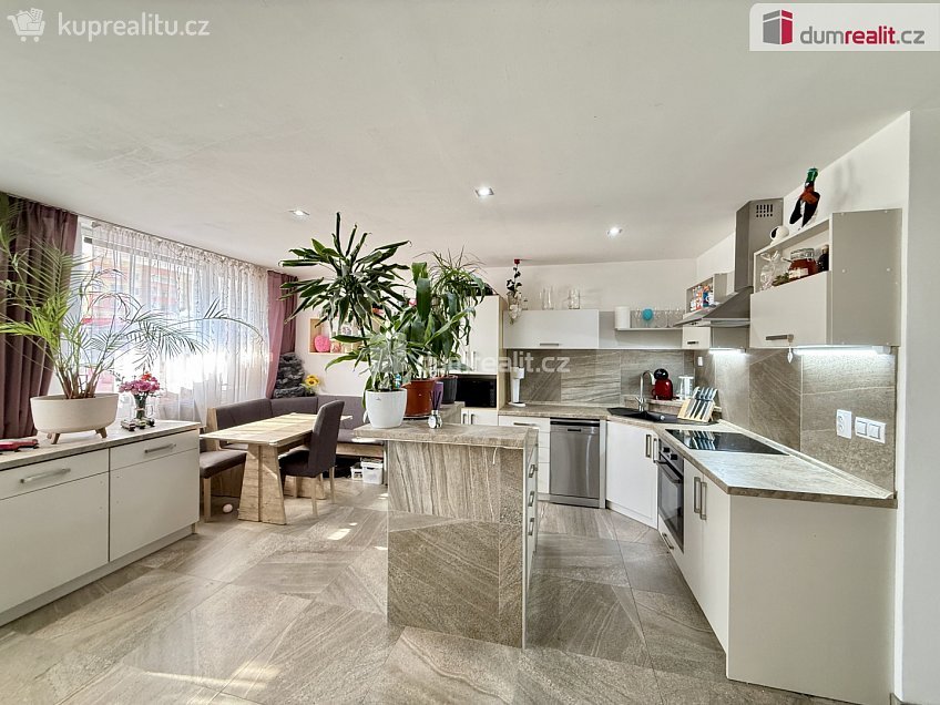 Prodej bytu 3+kk 72 m^2 Obchodní, Štětí 